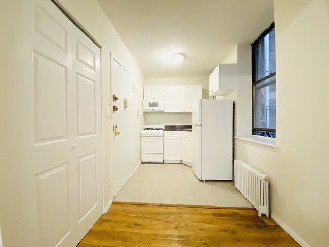 Building Photo - 953 Amsterdam Ave
