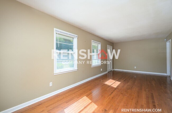 Building Photo - Gorgeous Corner Property - Colonial Acres ...
