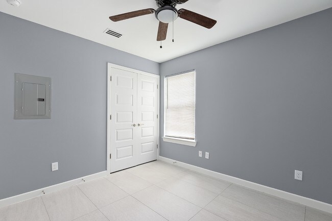 Foto del edificio - 1421 W Harrison Ave