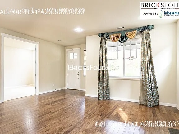 Building Photo - 10251 Eastridge Dr NE