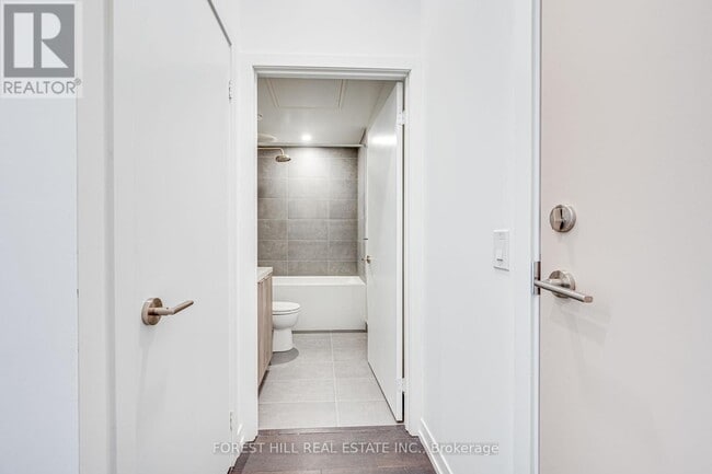 Building Photo - 2020-2020 Bathurst St