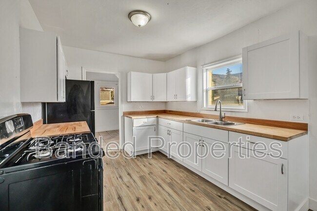 Foto del edificio - 741 E Center St