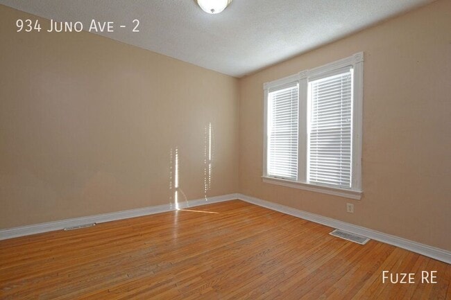 Building Photo - 934 Juno Ave