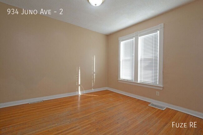 Foto del edificio - 934 Juno Ave