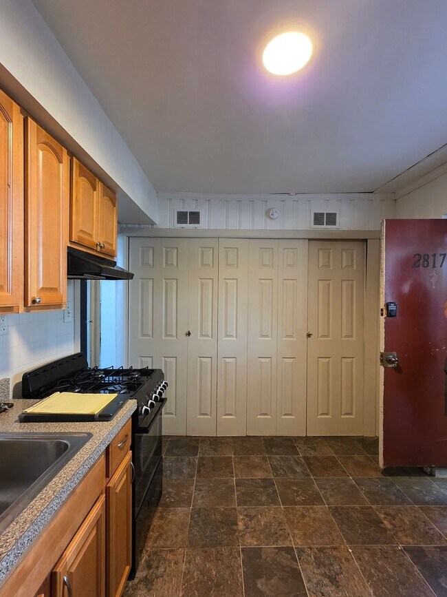 Foto del edificio - 2817 W Queen Ln