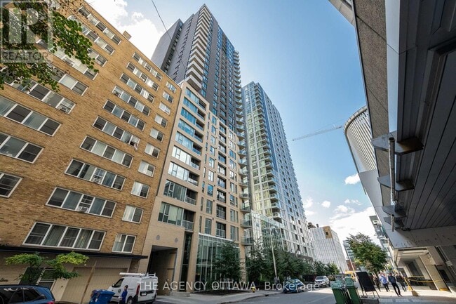 Building Photo - 40-1040 Nepean St