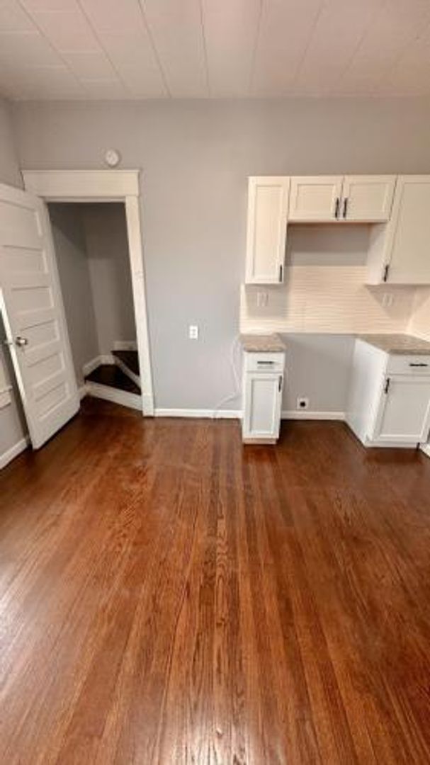 Foto del edificio - Spacious 3BR / 2BA Home – Private Upstairs Living Area & Fenced Backyard