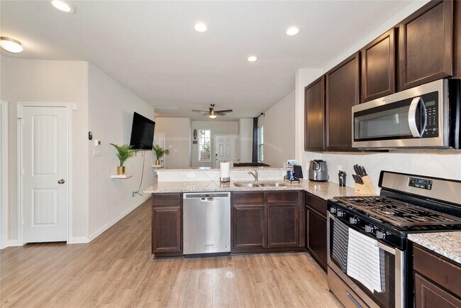 Foto del edificio - 3544 Wooded Ln
