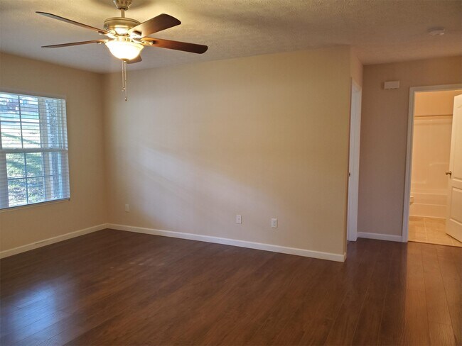 Building Photo - 2232 Roundtree Rd