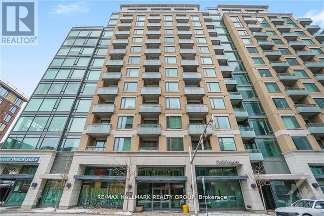 Building Photo - 238 Besserer St