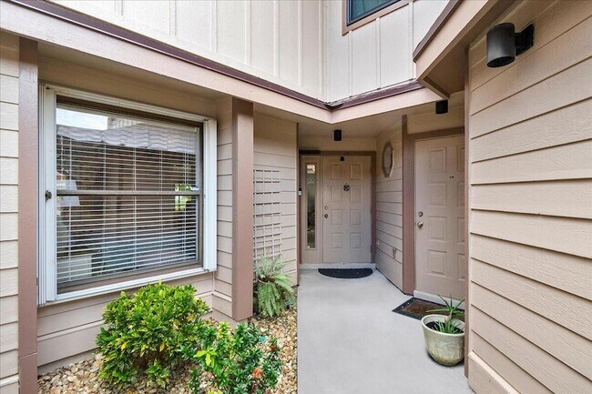 Building Photo - 400 Crosswinds Dr