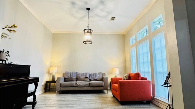 Foto del edificio - 3615 Huggins Way St