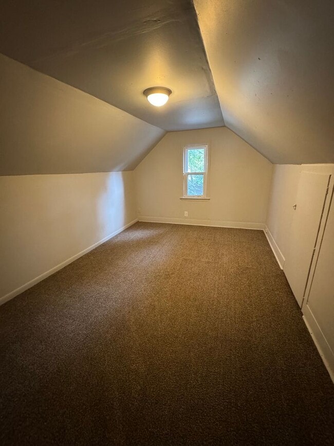 Building Photo - 1150 Kinnaird Ave
