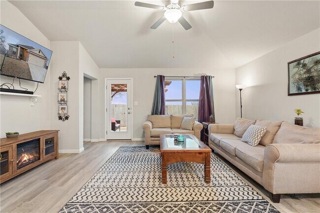 Foto del edificio - 112 Forest Moon Ln