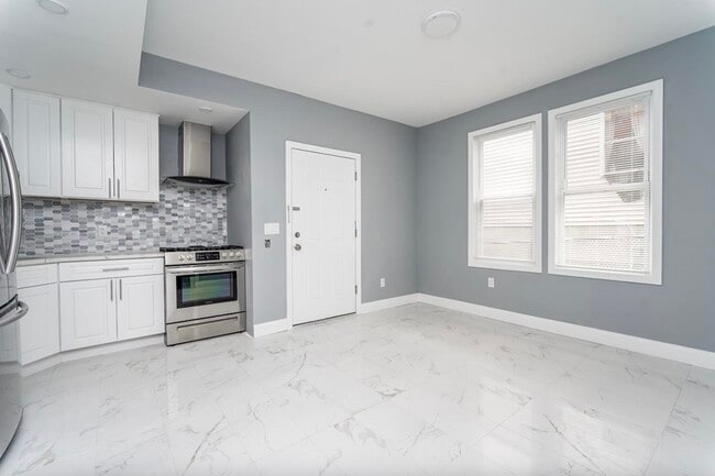 Foto del edificio - 77 Randolph Ave