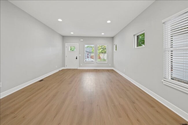 Photo - 617 W 39th St Townhome