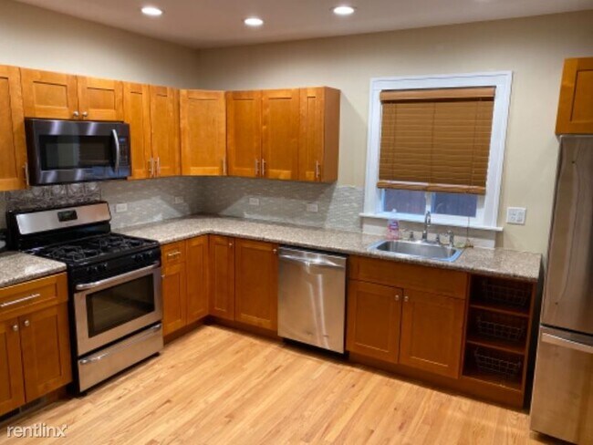 Foto del edificio - 5 br, 2 bath House - 1010 W Madison St