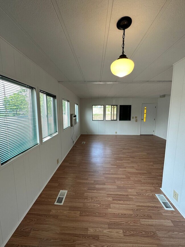 Foto del edificio - Cute 2-Bedroom & 2-Bathroom Single Family Home for Rent!