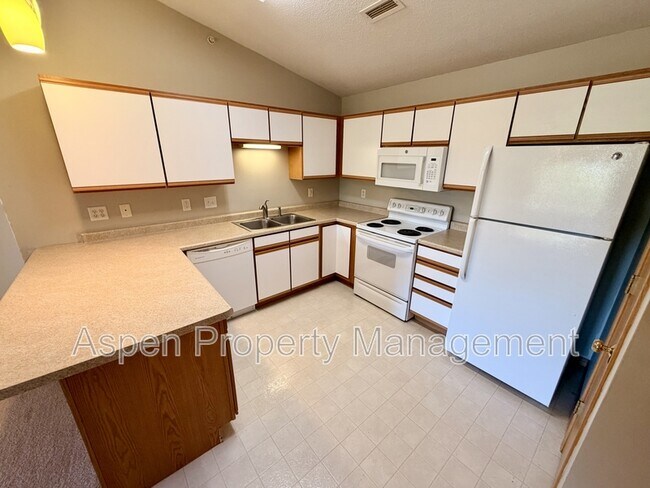 Foto del edificio - 2825 Triple Crown Ln
