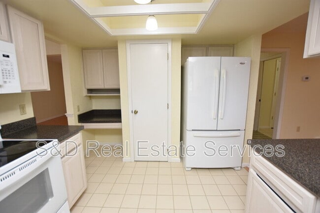 Building Photo - 1715 High Point Dr