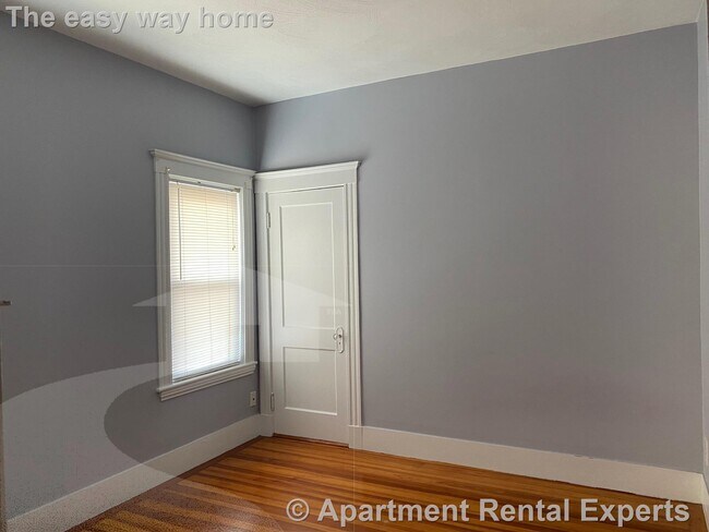 Building Photo - Medford 2 Bedroom ** 2PKG SPACES