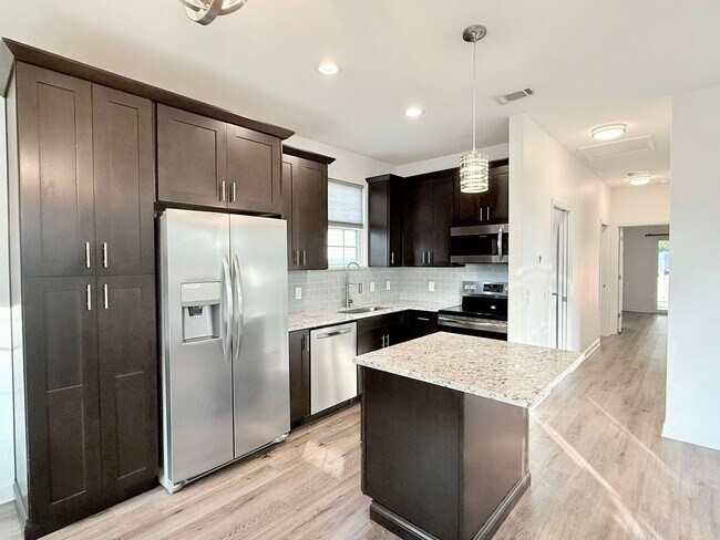 Foto del edificio - Modern 2-Bedroom Home