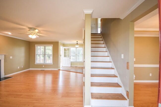 Building Photo - 144 Vail Ct