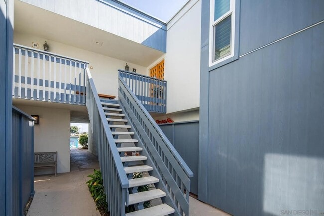 Building Photo - 8 Antigua Ct