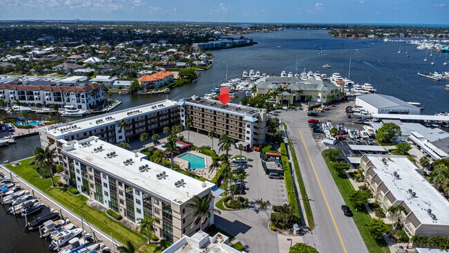 Foto del edificio - 807 River Point Dr