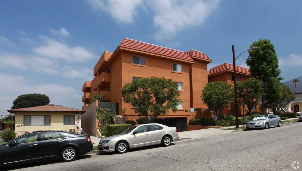 1151 Raymond Ave - Cedar Deluxes