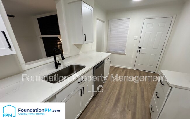 Foto del edificio - 1744 Dearing Rd