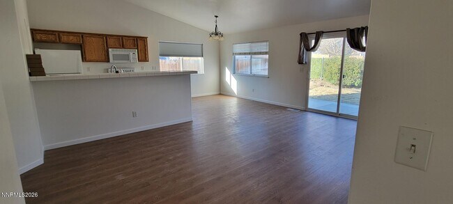 Foto del edificio - 2226 Ellice Wy