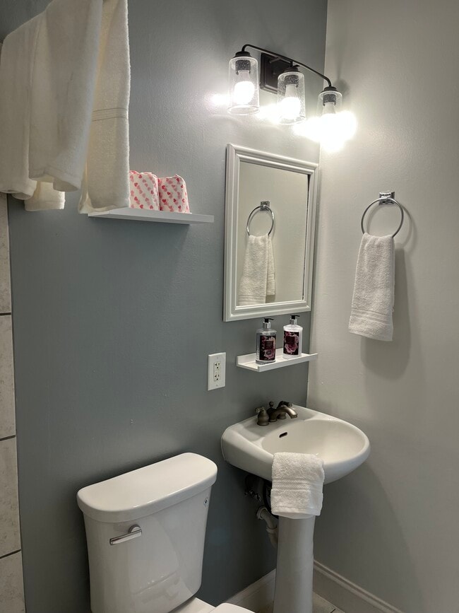 Building Photo - 1832 Gilmartin St