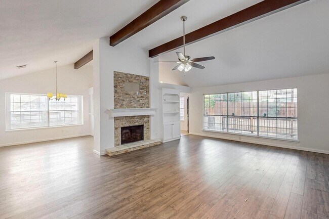 Building Photo - 8117 Rainbow Dr