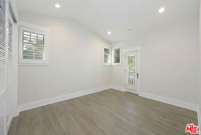 Foto del edificio - 2020 Holly Dr