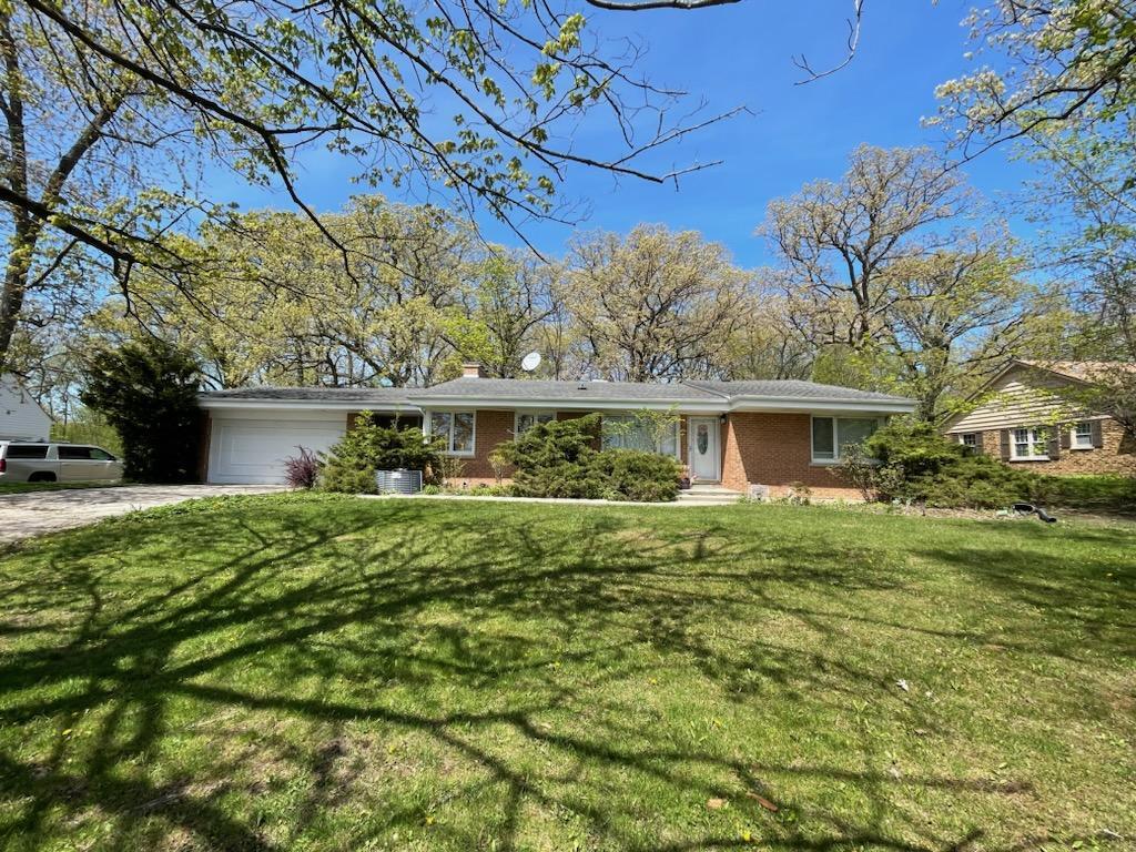Foto principal - 746 E Old Elm Rd