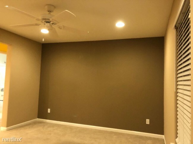 Building Photo - 1453 E Gate Way