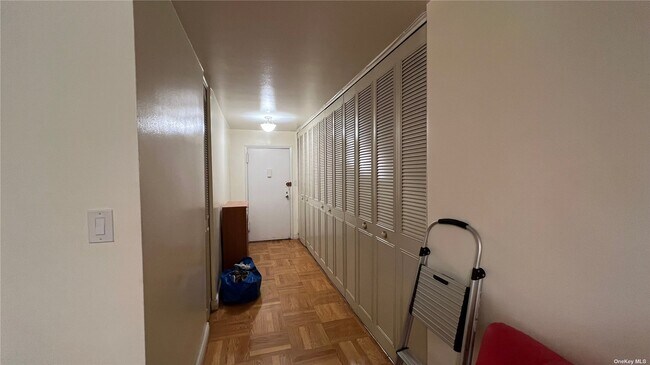 Foto del edificio - 102-30 66th Rd