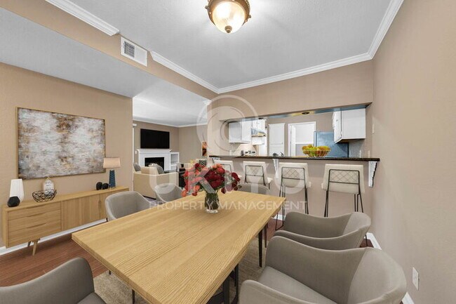 Building Photo - 560 Canyon Oaks Dr