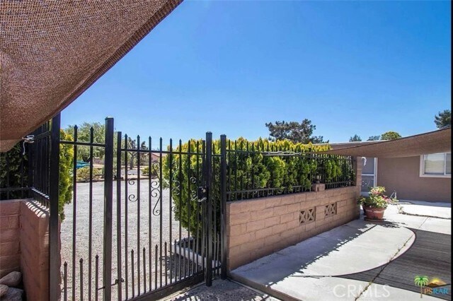 Foto del edificio - 7432 Victoria Ave