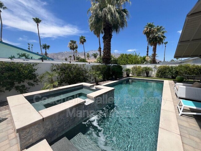 Building Photo - 835 Nueva Vista Dr S