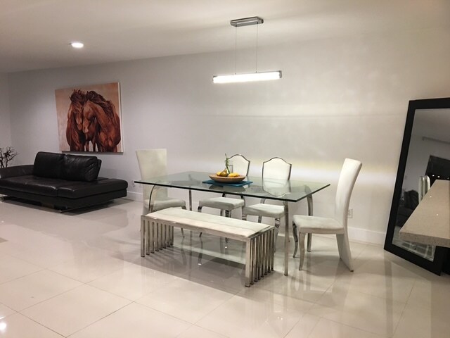 Building Photo - 3553 Estepona Ave