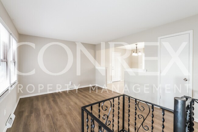 Building Photo - Lovely 3 Bedroom Ranch