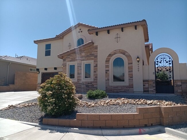 Foto del edificio - Stunning 4 bedroom, 3.5 bathroom home! Sho...