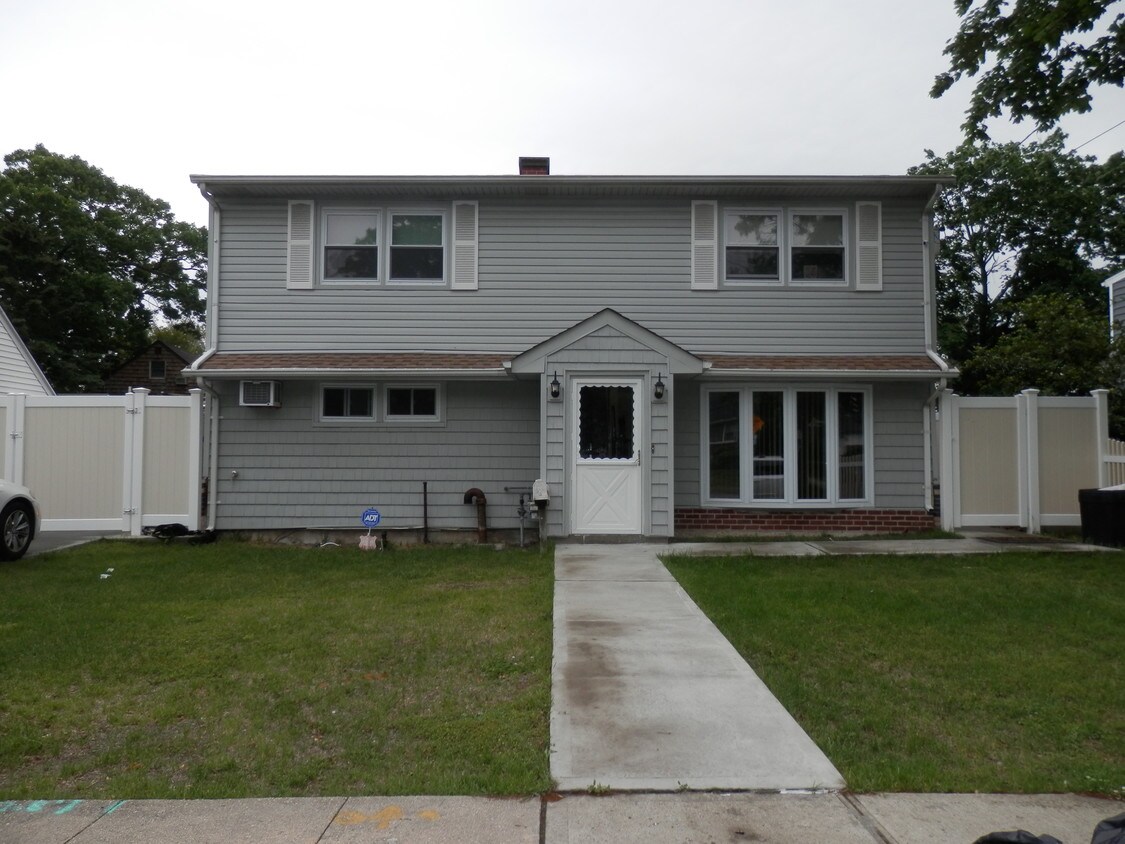 58 Stevenson Rd, Hewlett, NY 11557 House for Rent in Hewlett, NY