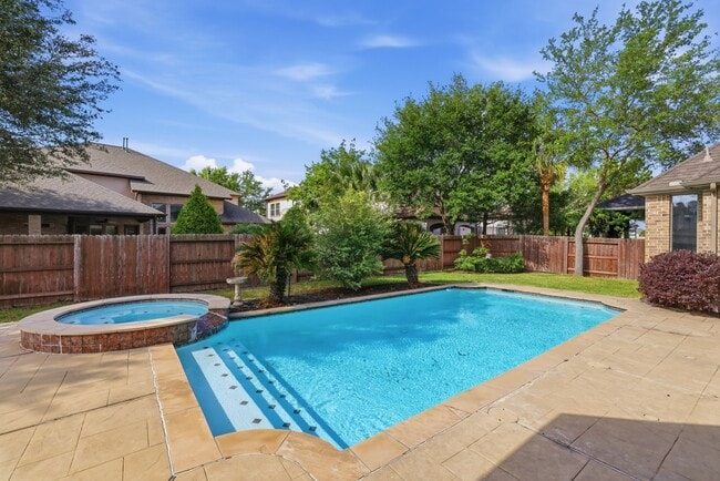 Building Photo - 25707 Pierrmont Ct