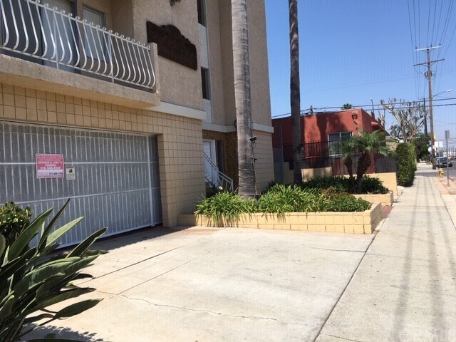 Building Photo - 1311 S Grand Ave