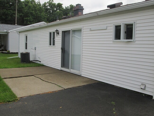 Foto del edificio - 3504 Oakview Dr