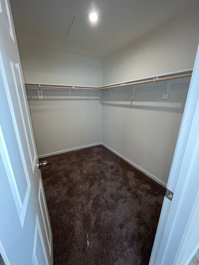 Foto del edificio - 4BR | 3Ba | 2 Car Garage | Loft, Energy Ef...