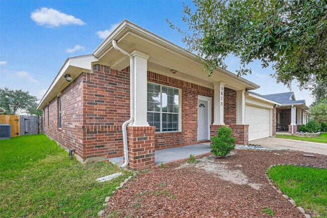 Foto del edificio - 5615 Brookhollow Oaks Trail